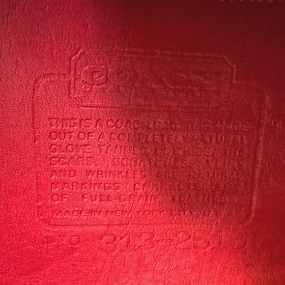 ❤️SOLD❤️Vintage Coach NYC Red Camera Bag 9760 - Picture 8 of 10